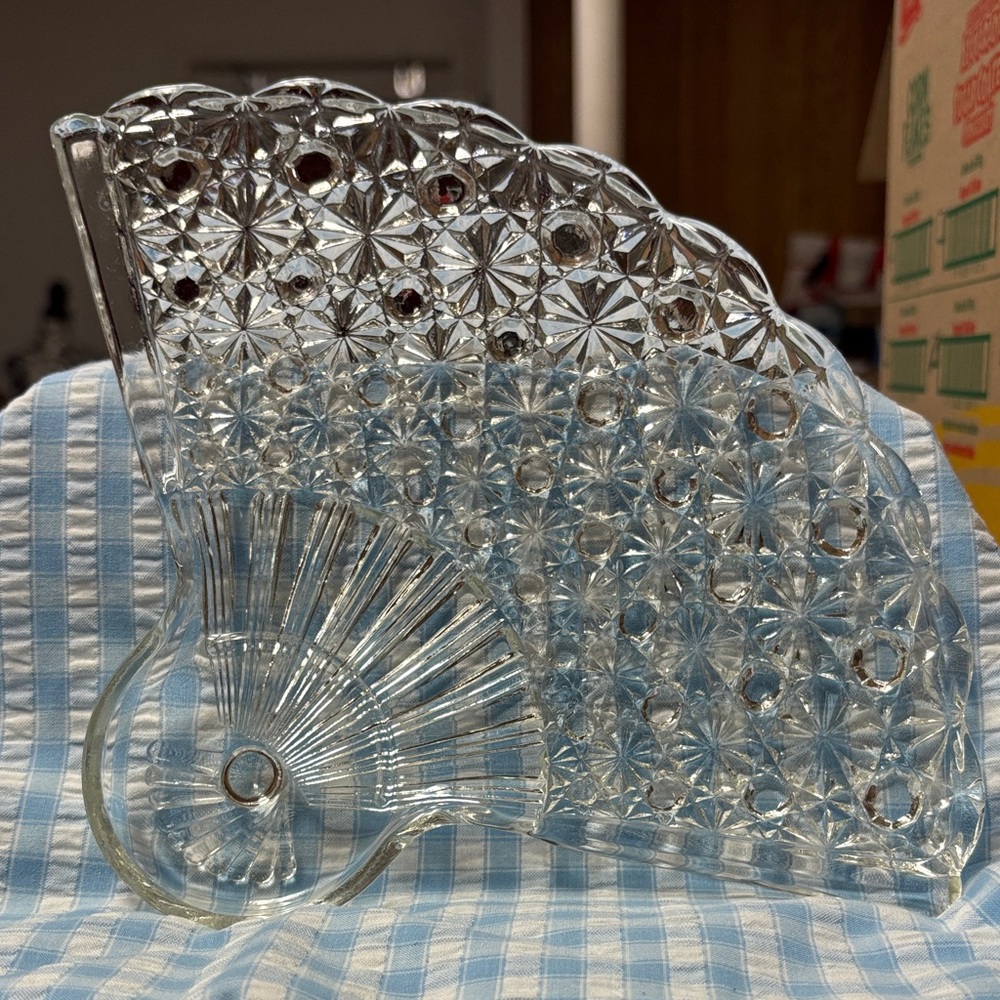 Vintage Anchor Hocking Pressed Glass Fan-Shaped Daisy and Button Plate - Clear